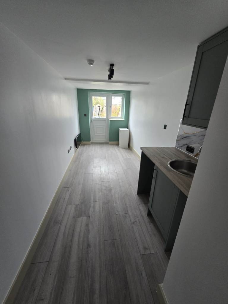 Studio Room Available – North Western Avenue, Watford