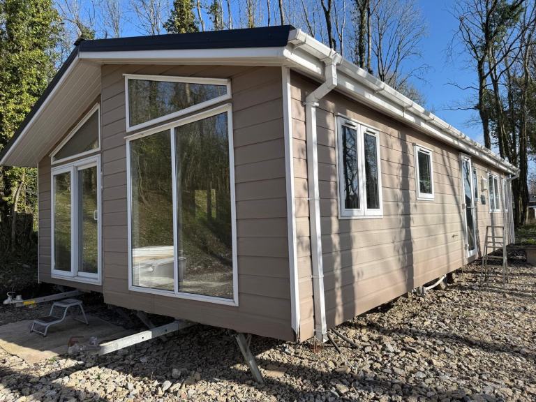 DELTA EVESHAM 40X20 • 2 BED TWIN LODGE • DG • CH • PATIO DOORS • £37,995