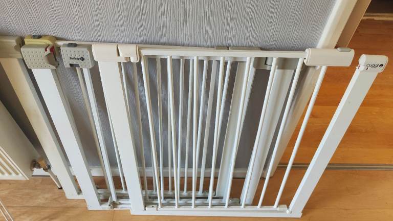 3safety gates £5 each only one left