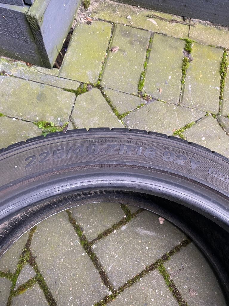 225 40 zr18 92y part worn tyre