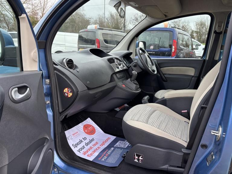 RENAULT Kangoo WHEELCHAIR ACCESSIBLE VEHICLE WAV 1.5 dCi Expression 2011