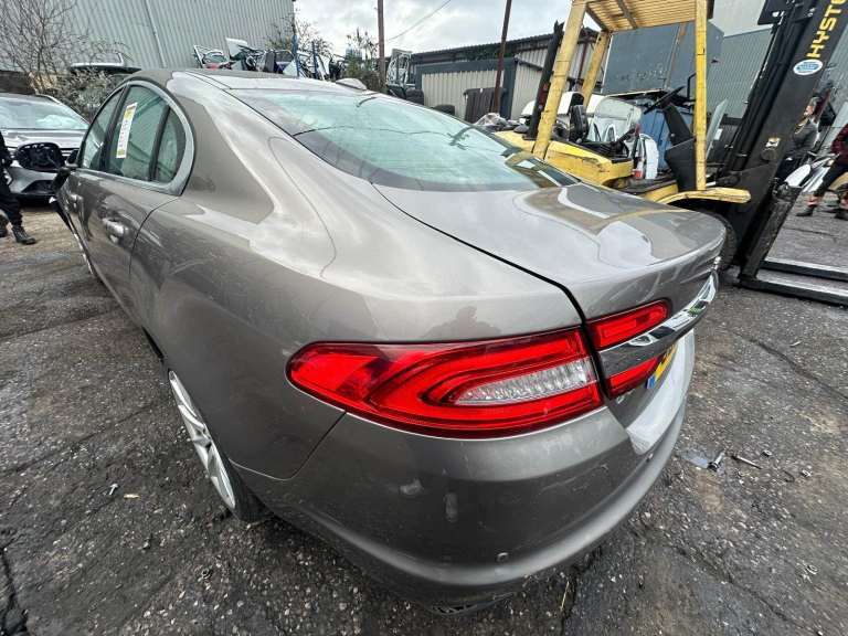 JAGUAR XF 2012 2.1 DIESEL BREAKING FOR PARTS 