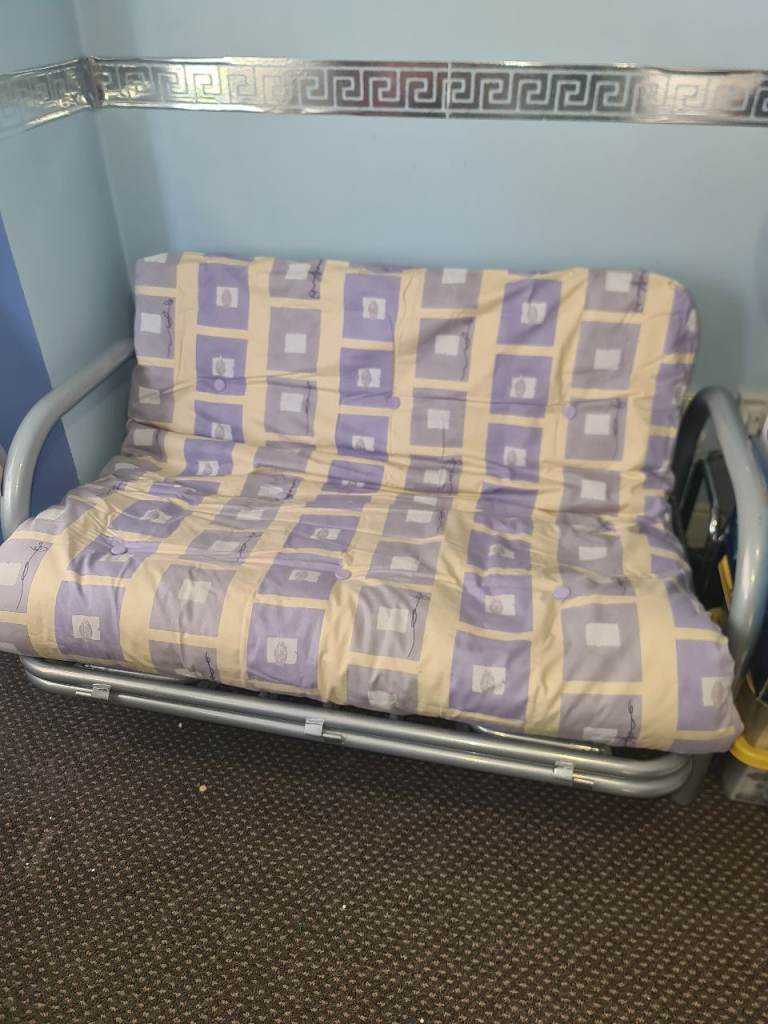 Metal frame fold out sofa / sofa bed