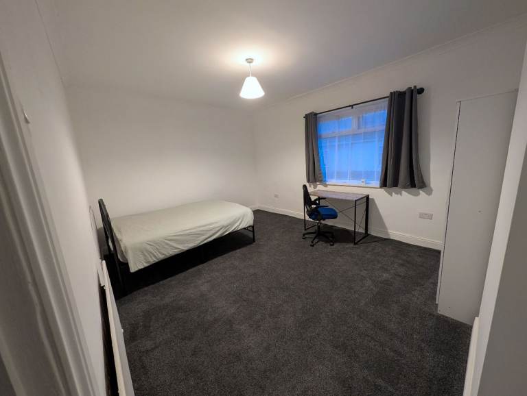 Large Bedroom For Rent Durham 