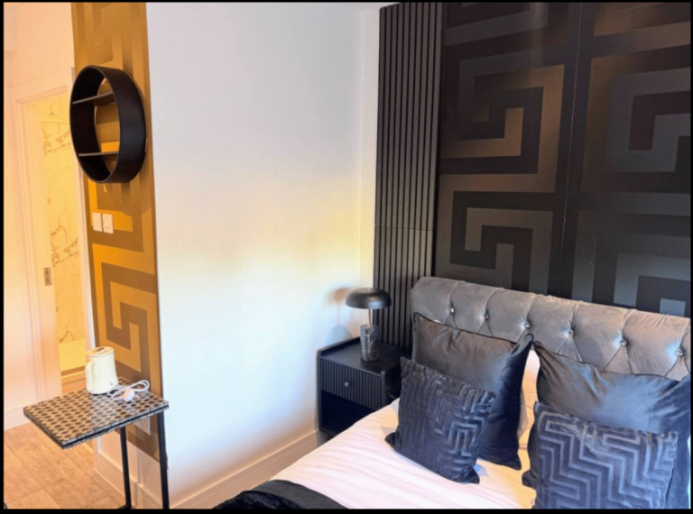 Room with En suite bathroom and shared Lounge in Canterbury