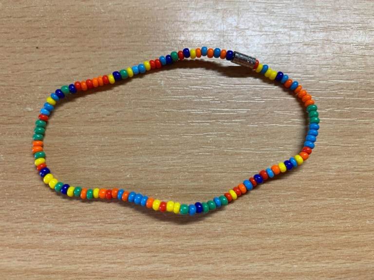 VINTAGE MULTICOLOURED BEADED BRACELET 4.23 GRAMS 10cm LONG 