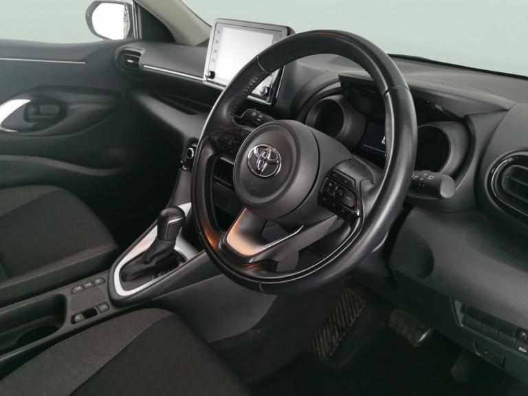 2022 Toyota Yaris 1.5 VVT-h Design Hatchback 5dr Petrol Hybrid E-CVT Euro 6 (s/s) (116 ps) -  Hat...