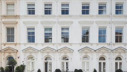 2 Bedroom Luxury Flat in Prince of Wales Terrace, Kensington, W8