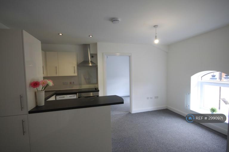2 bedroom flat in Victorian Newhall, Cannock, WS11 (2 bed) (#2990971)