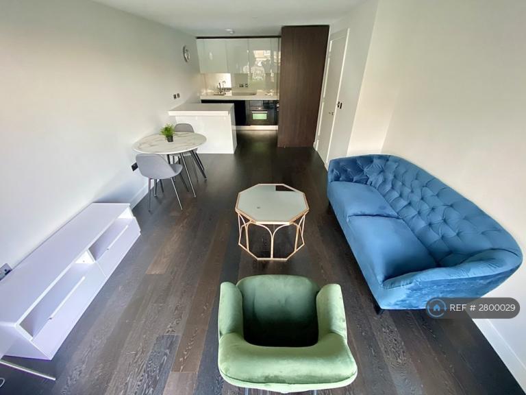 1 bedroom flat in Moore House, London, SW1W (1 bed) (#2800029)