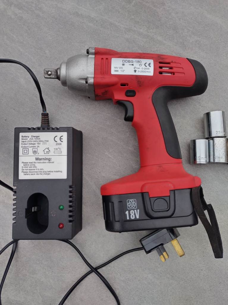 DBS180 - Car wheel nut Impact Driver.