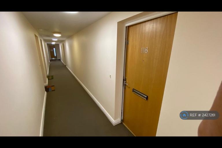 2 bedroom flat in Hallmark Court, London, E14 (2 bed) (#2427261)