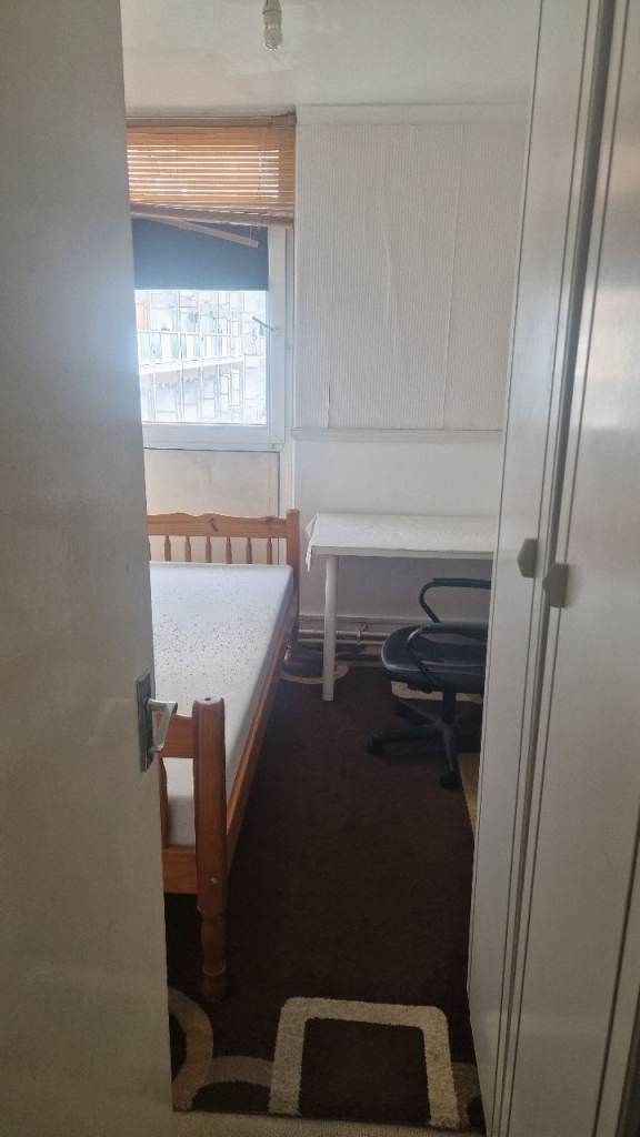 Single room to let in Stepney green e1 zone 2