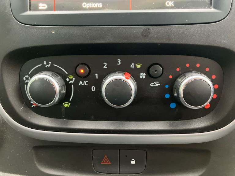 2020 Renault Trafic LL30 ENERGY dCi 120 Sport Nav 9 Seater Standard Roof Minibus DIESEL Manual