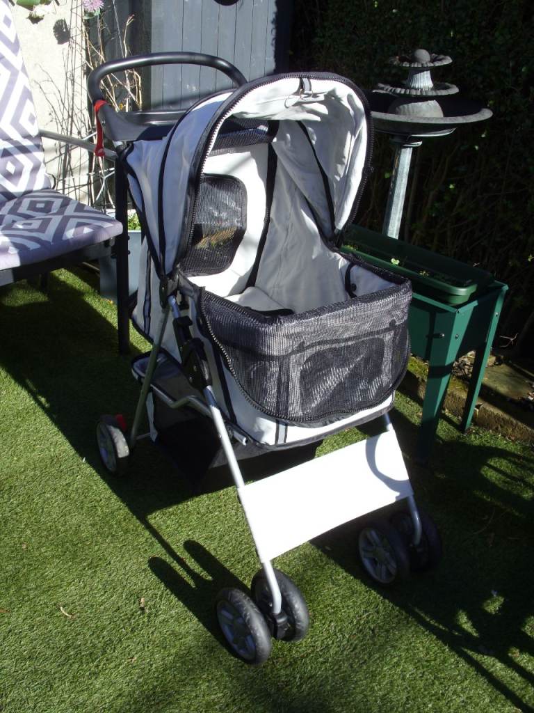 Dog pushchair