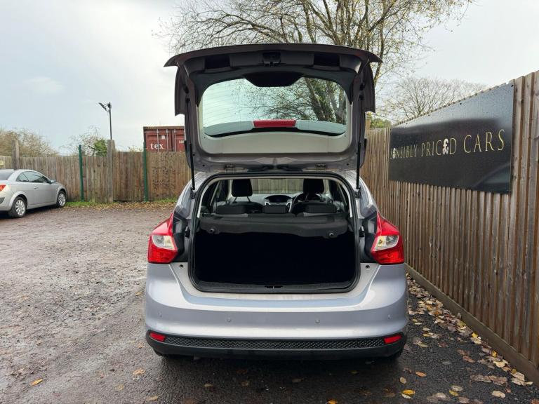 2012 Ford Focus 1.6 Zetec Euro 5 5dr HATCHBACK Petrol Manual