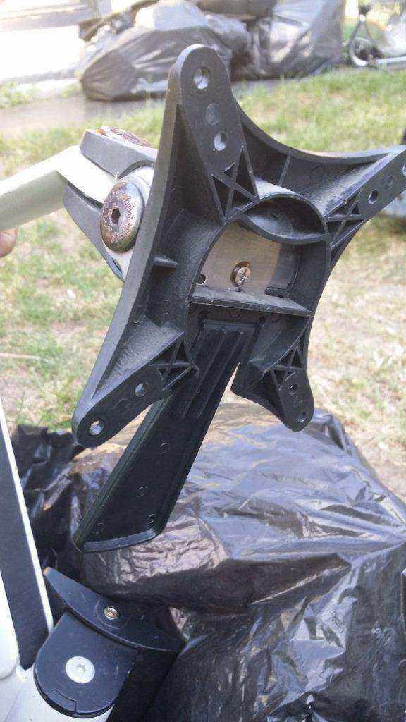 CBS Black-white contrasting monitor arms £20 each Missing head attachment