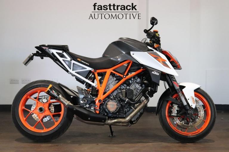 KTM 1290 Superduke R 2017 - HUGE SPEC - FULL HISTORY - VALVE CLEARANCES DONE 