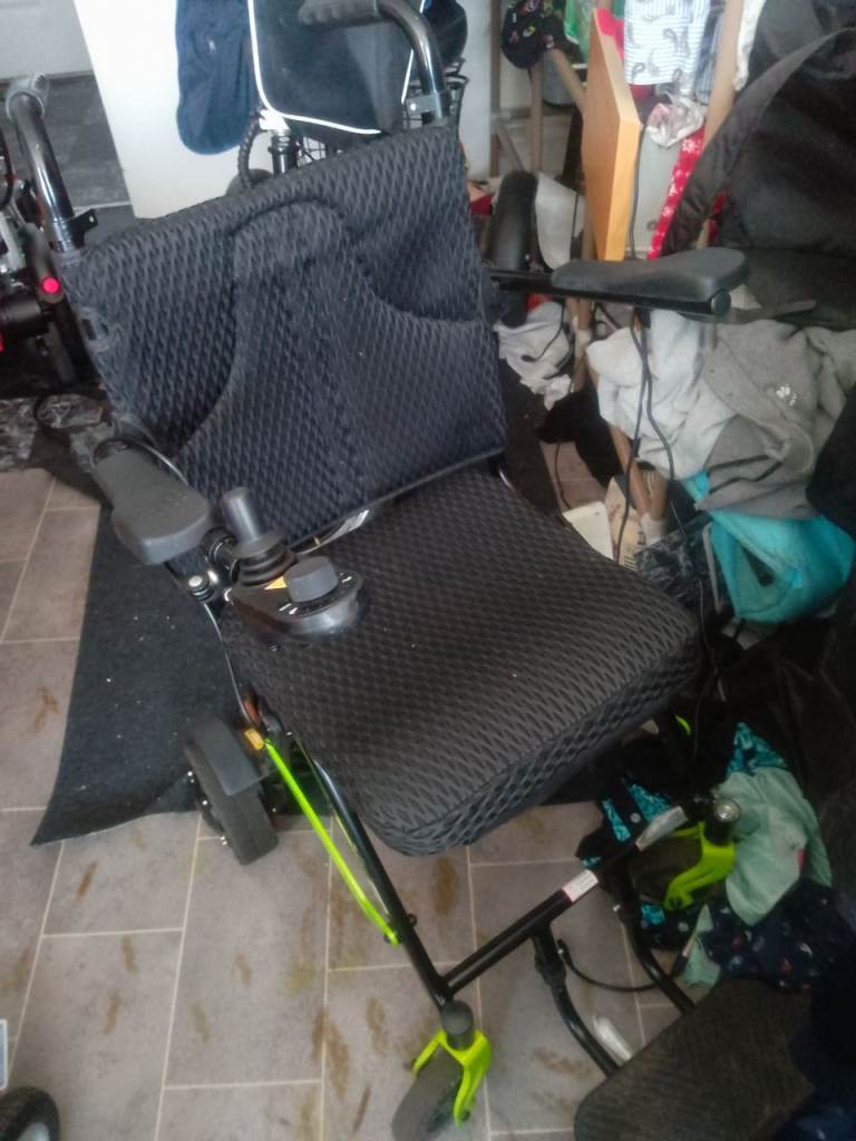 Electric wheelchair 