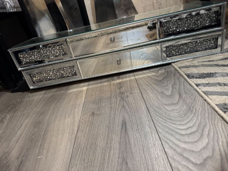 Crushed diamond glass shelves 