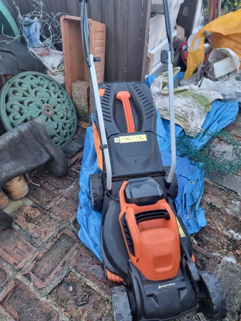 Yardforce lawnmower and strimmer