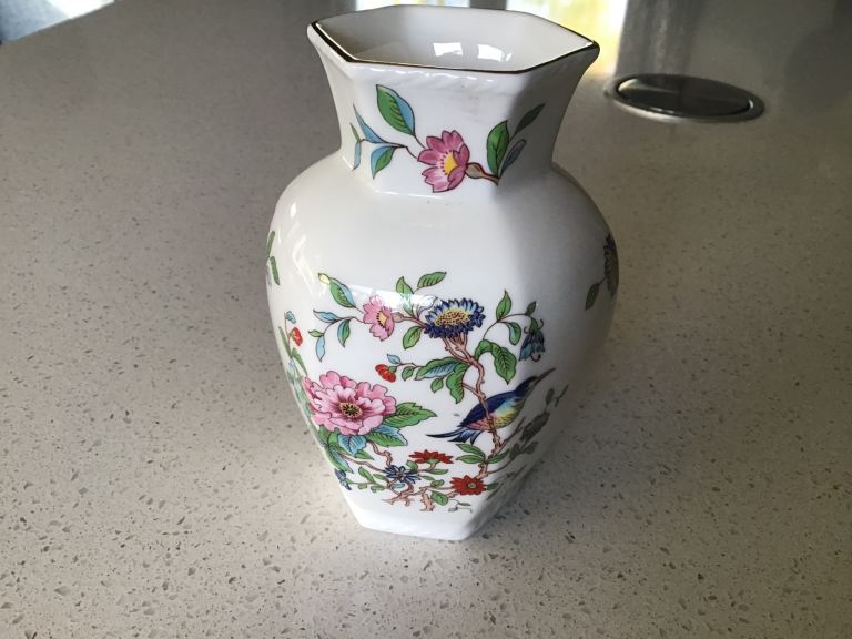 Aynsley fine bone China vase, Made in England 