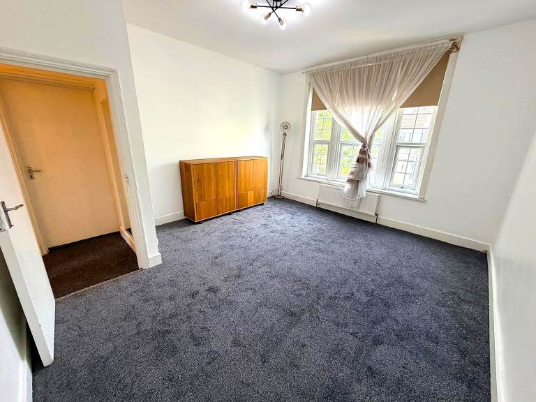 Good size prime location 2 double bedrooms first floor flat near West Green and Harringay Stations