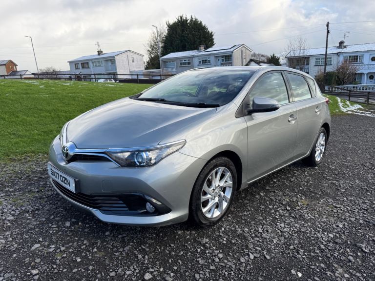 Toyota AURIS hatchback, 2017, manual, 1598 (cc) / Vw golf, polo, astra, leon, yaris