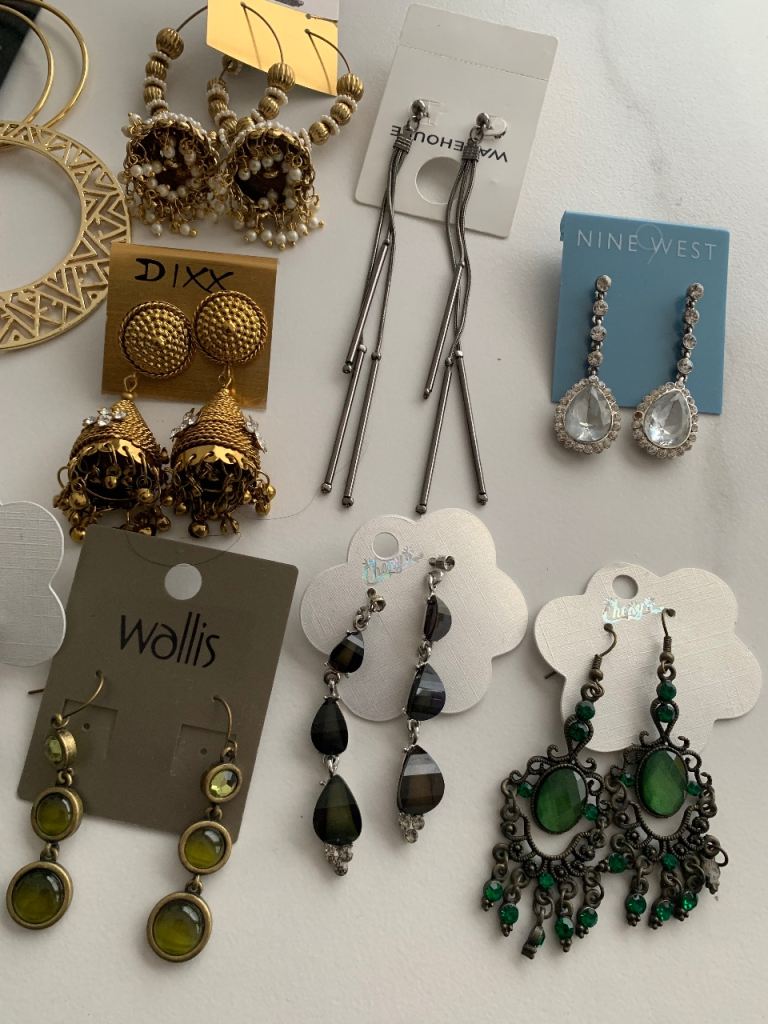 10 pairs of ladies stylish colourful earrings 