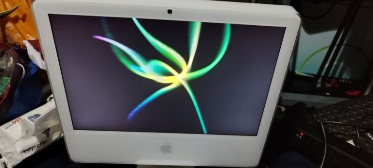 Vintage Apple MacBook White - Mac OS X 10.6 Snow Leopard - Retro Computing