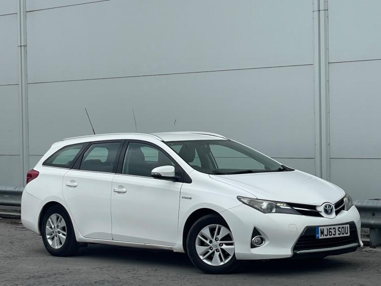 * TOYOTA AURIS 1.8 VVTi HYBRID ICON 5 DOOR AUTO CVT AUTOMATIC *