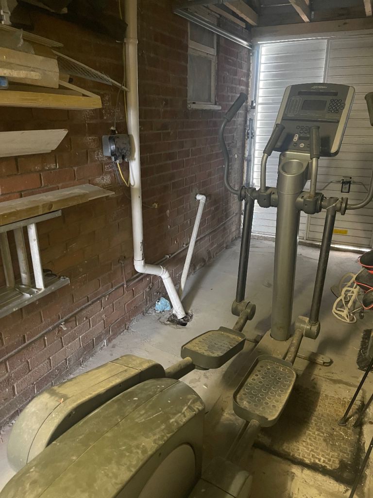 Life Fitness Cross Trainer – Fully Functional