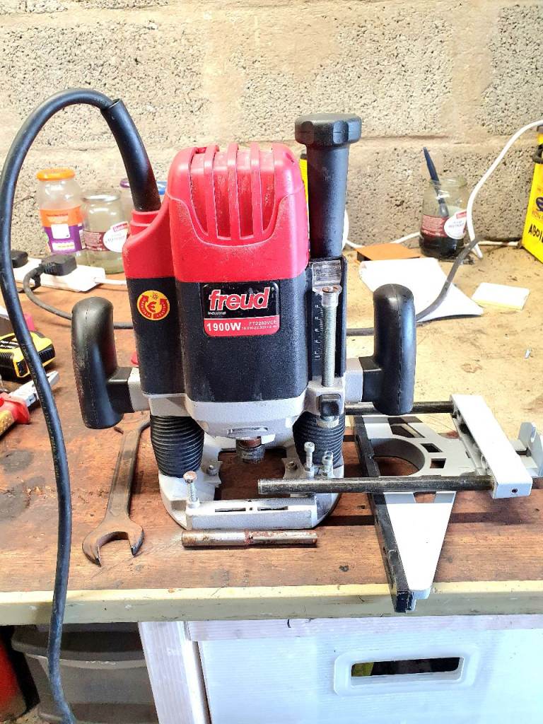 110v FREUD 1900 WATT ROUTER 