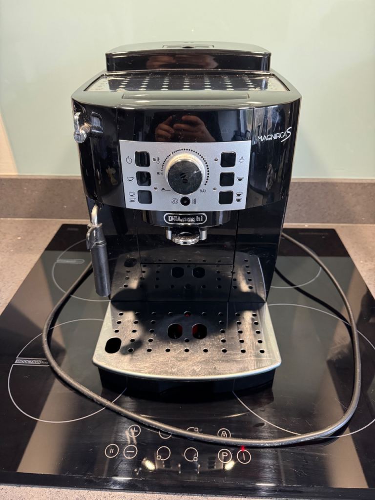 DeLonghi Magnifica S bean to cup coffee machine