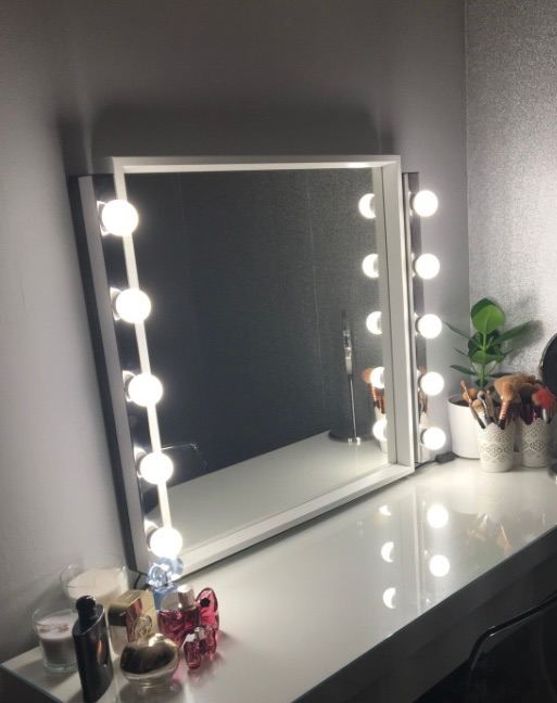 White mirror with Hollywood lights