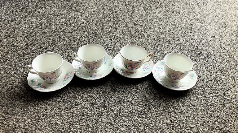Set of 4 Floral Ainsley China Tea Cups and Saucers – Good Condition