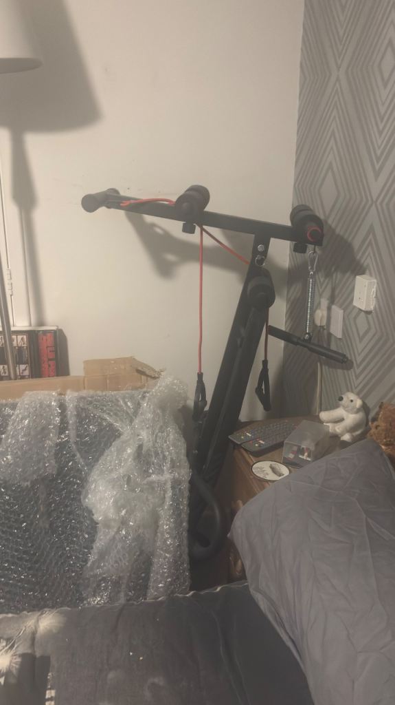 Work bench with pull ropes 