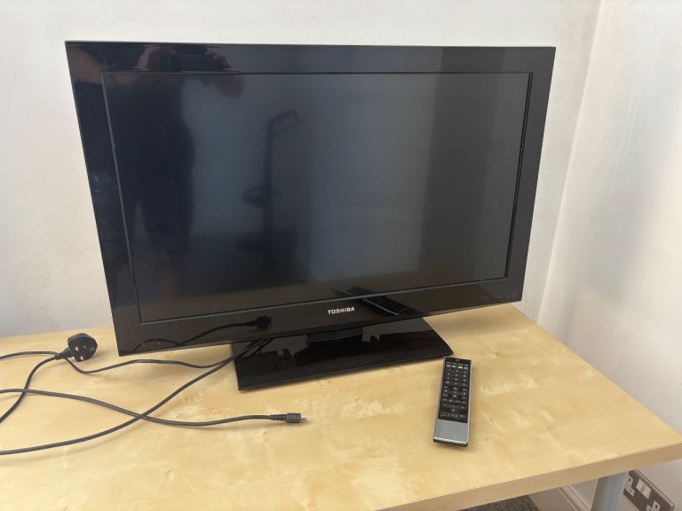 Toshiba Flat Screen TV – Good Condition, Black