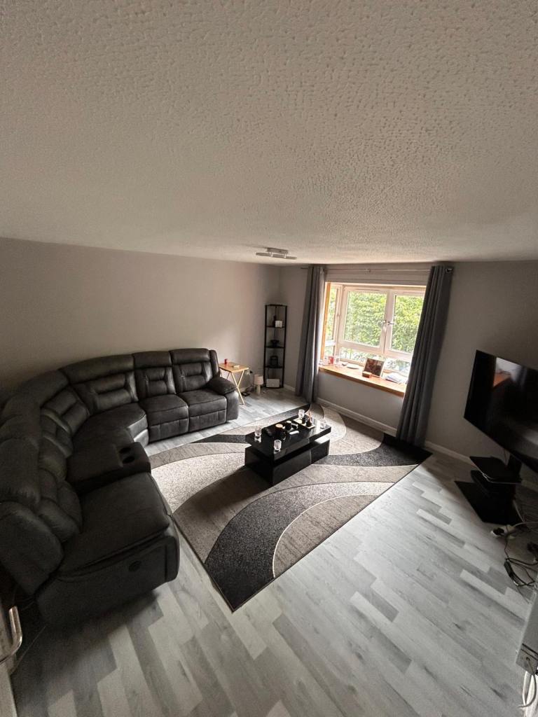 *Large & Modern 2 bedroom central flat opposite Glen Park 