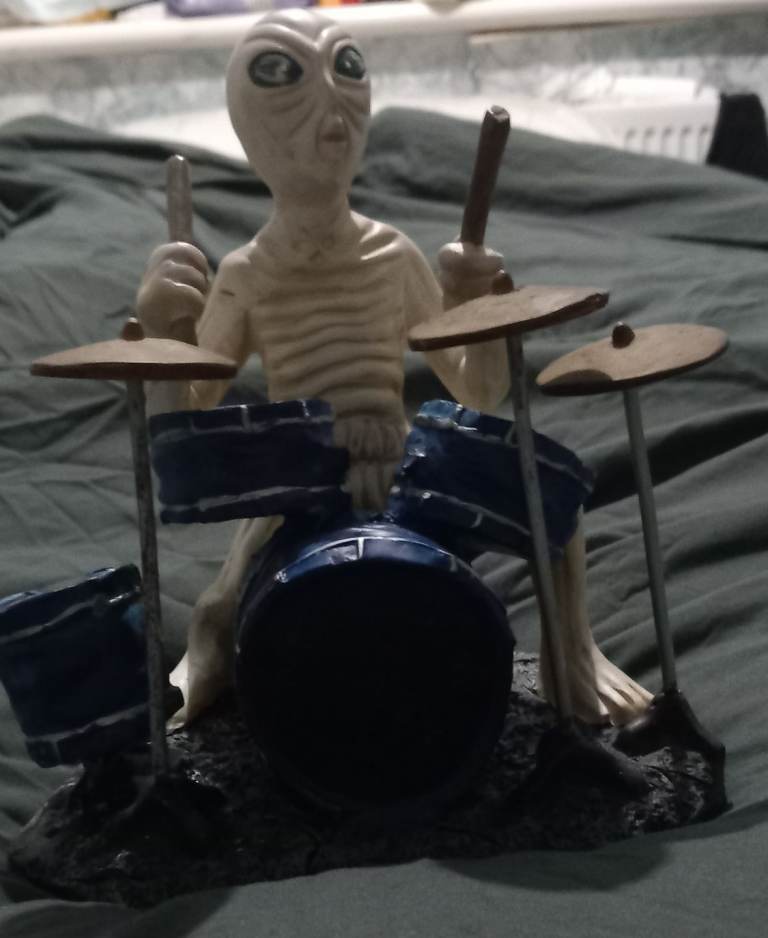 Alien drummer 