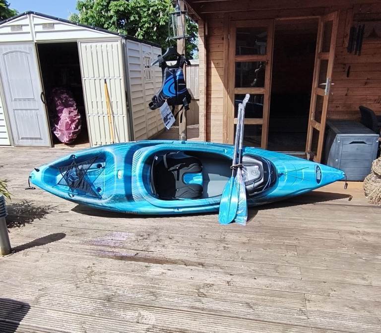 Pelican™ Mission 10ft (305cm) 1 Person 100 Kayak with Extras - Never Used