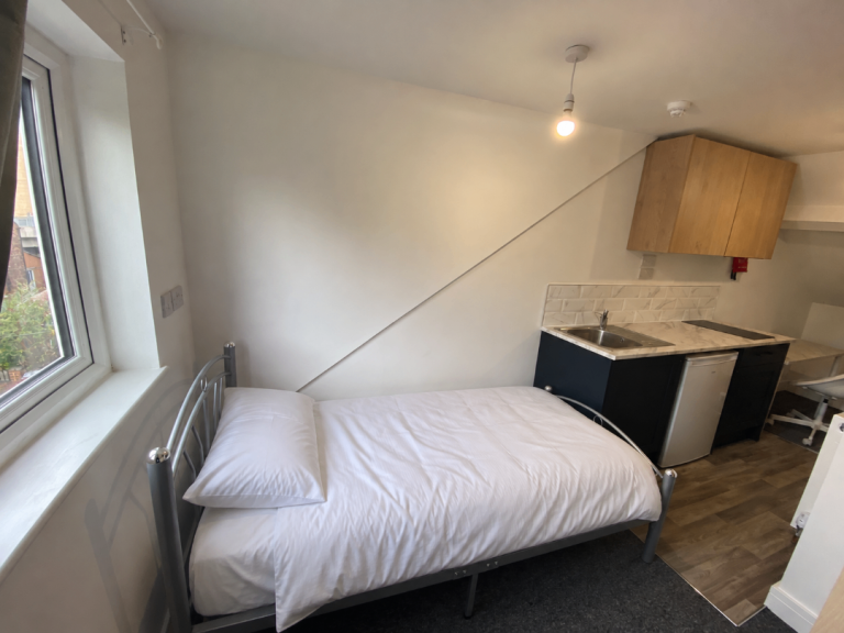 Furnished Room To Rent - Near Uni of Nottingham/QMC | Bills Included | UC/Housing Benefit Considered