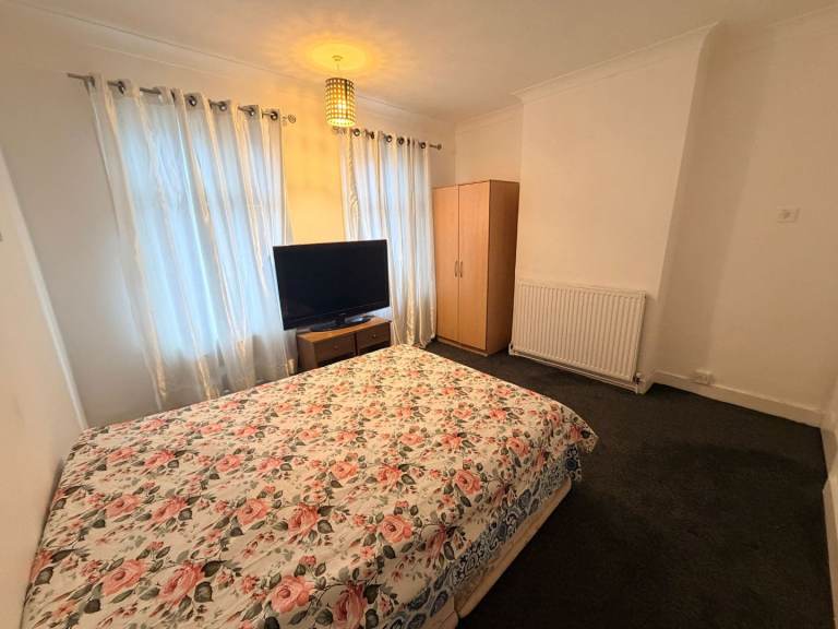 Double room in luton 