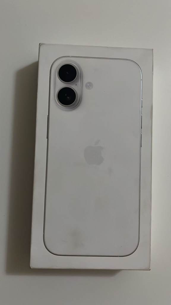 iPhone 17 256gb used £540 new £690 with Apple Warranty