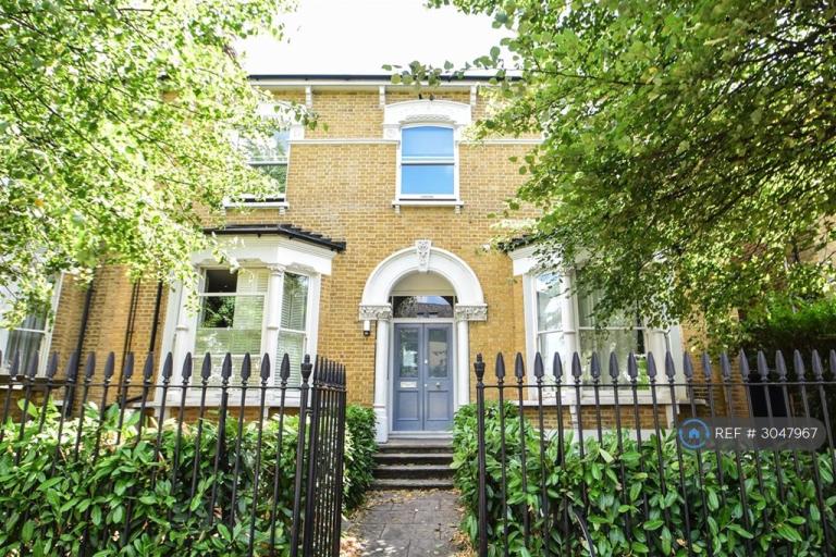 2 bedroom flat in Lordship Park, London, N16 (2 bed) (#3047967)