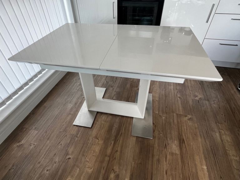 Large White Extendable Dining Table – Fair Condition