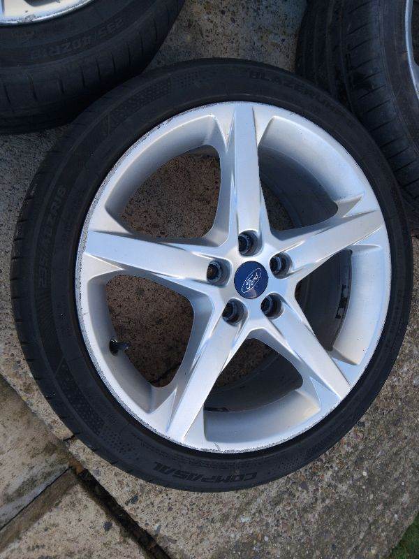 18" FORD FOCUS MONDEO CONNECT ALLOY WHEELS & AS NEW MATCHING 235/40/R18 TYRES 