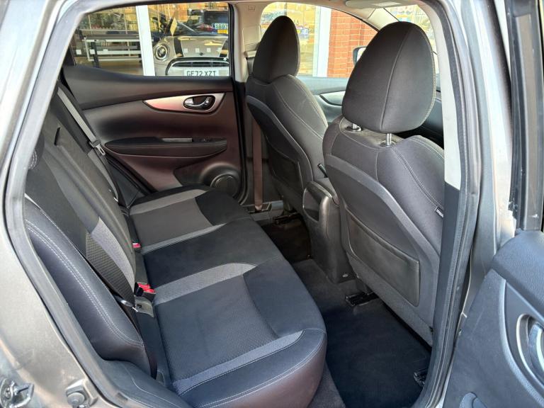 2018 Nissan Qashqai 1.5 dCi N-Connecta 5dr ++ PANROOF / NAV / CAMERA / ULEZ / 7 SERVICES ++ HATCH...