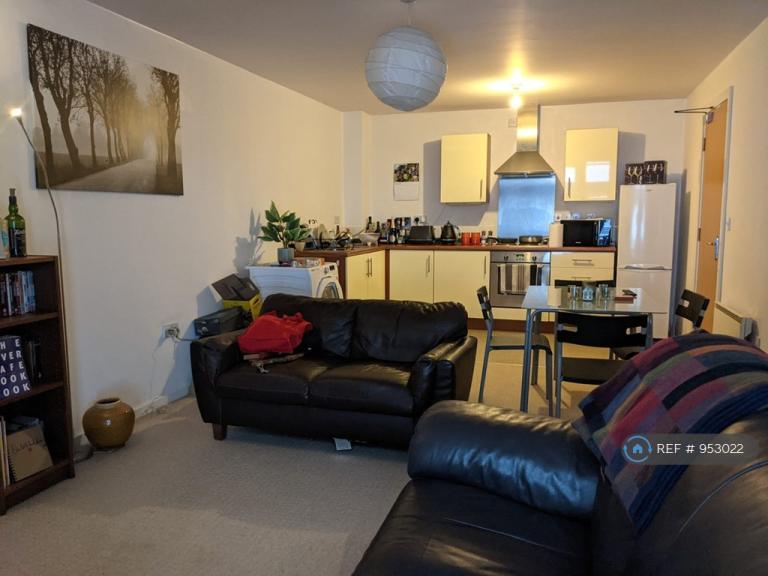 1 bedroom flat in Blantyre Street, Manchester, M15 (1 bed) (#953022)
