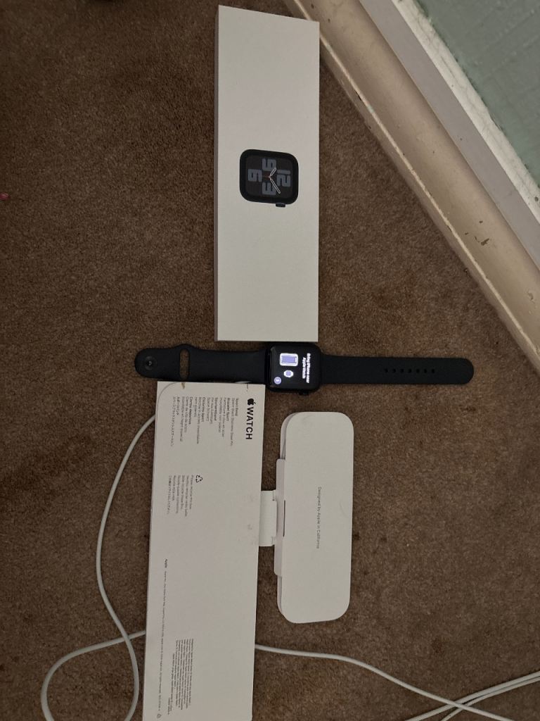 Apple Watch SE (2nd generation), 44mm, GPS, Midnight Aluminum,model A2723.